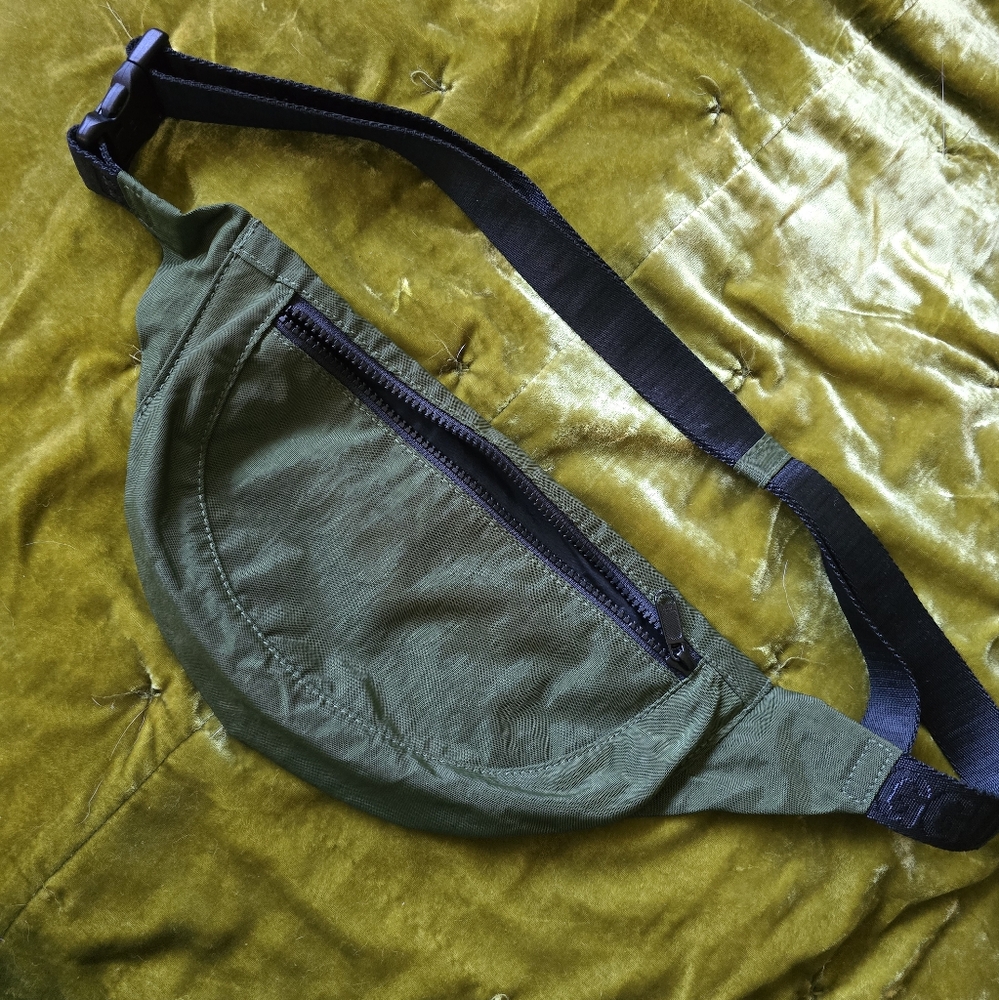 Baggu Crescent Fanny Pack